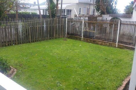 Photo of property in 18 Sulphur Beach Road, Northcote Point, Auckland, 0627
