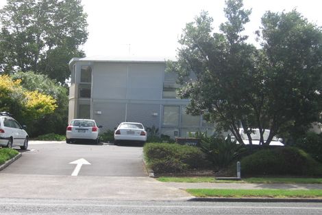 Photo of property in 2/183 Shakespeare Road, Milford, Auckland, 0620