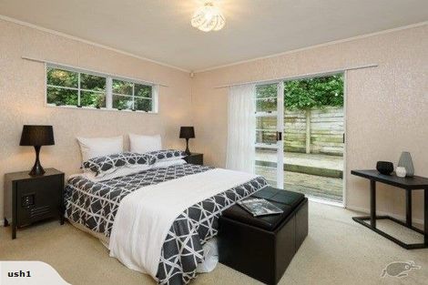 Photo of property in 53 Bassett Road, Johnsonville, Wellington, 6037