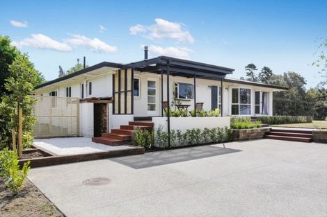 Photo of property in 21 Bush Road, Waiatarua, Auckland, 0604