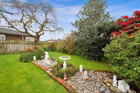 Photo of property in 10 Robbins Crescent, Hawera, 4610