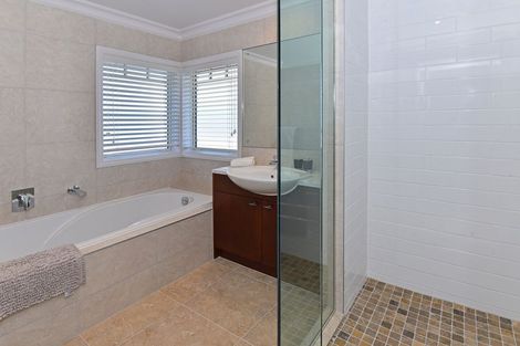 Photo of property in 5 Hinau Street, New Lynn, Auckland, 0600