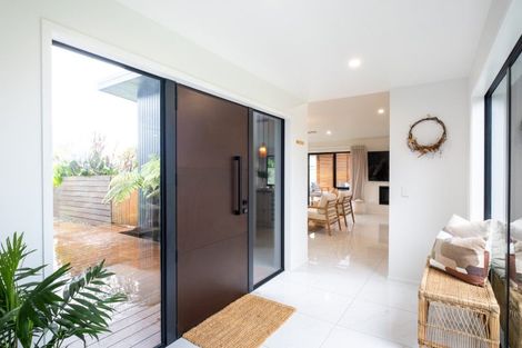 Photo of property in 19 Read Crescent, Clive, 4102