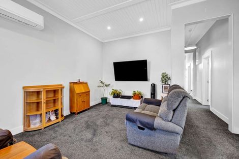 Photo of property in 42 Collins Street, Hawera, 4610