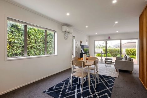 Photo of property in 1 Springside Court, Huntington, Hamilton, 3210