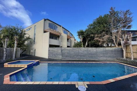 Photo of property in 14/19 Ocean View Road, Hillcrest, Auckland, 0627