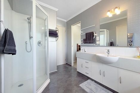 Photo of property in 131 Mayfair Avenue, Whangamata, 3620