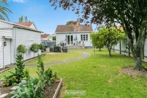 Photo of property in 35 Nuffield Avenue, Marewa, Napier, 4110