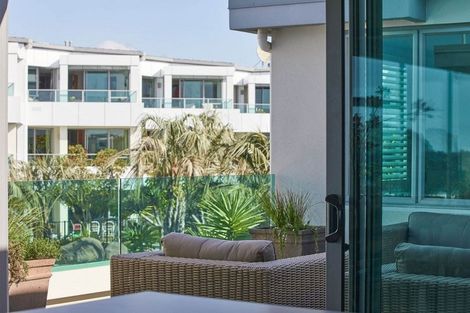 Photo of property in 135 Marine Parade, Mount Maunganui, 3116