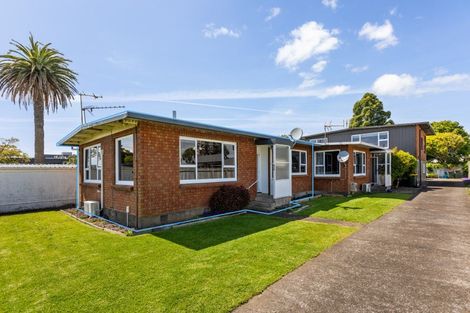 Photo of property in 1/378 Devon Street East, Strandon, New Plymouth, 4312