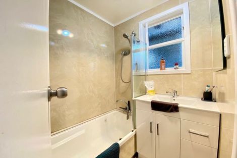 Photo of property in 98 Glenpark Avenue, Frankleigh Park, New Plymouth, 4310