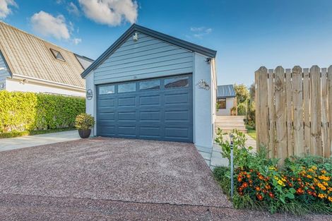 Photo of property in 32 Glucina Avenue, West Harbour, Auckland, 0618