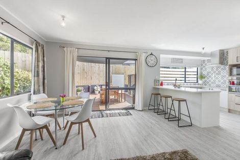 Photo of property in 17a John Road, Stanmore Bay, Whangaparaoa, 0932