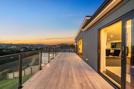Photo of property in 3 Cirrus Close, Newlands, Wellington, 6037