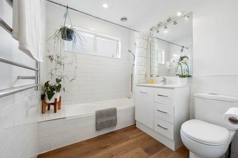 Photo of property in 18 Kenmure Avenue, Forrest Hill, Auckland, 0620