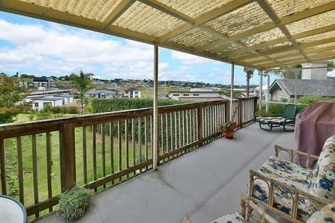 Photo of property in 14 Tawhana Crescent, Red Beach, 0932
