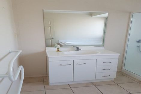 Photo of property in 6 Nier Place, East Tamaki Heights, Auckland, 2016