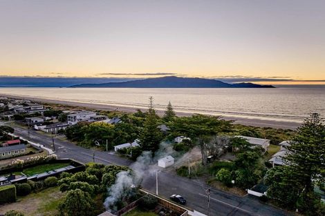 Photo of property in 52 Tutere Street, Waikanae Beach, Waikanae, 5036