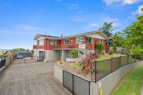 Photo of property in 25 Russleigh Drive, Dinsdale, Hamilton, 3204