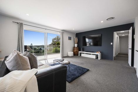 Photo of property in 22 Whangaparaoa Road, Red Beach, 0932