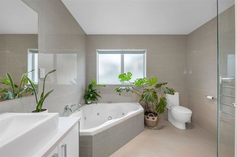 Photo of property in 10 Lucca Crescent, Flat Bush, Auckland, 2019