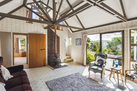 Photo of property in 87 Golf Road, Paraparaumu Beach, Paraparaumu, 5032