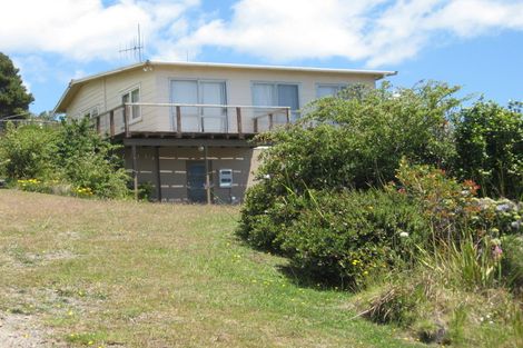 Photo of property in 35 Seaview Road, Cable Bay, 0420