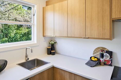 Photo of property in 24f1 Crieff Street, Northland, Wellington, 6012