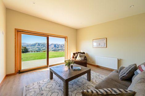 Photo of property in 2 Miharo Lane, Queensberry, Cromwell, 9383