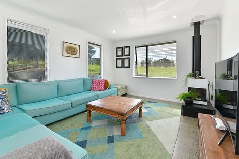 Photo of property in 87 Sheffield Road, Helensville, 0875