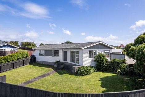 Photo of property in 2 Pennant Grove, Titahi Bay, Porirua, 5022