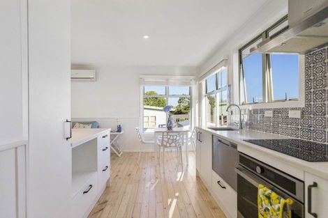 Photo of property in 39 Langton Road, Stanmore Bay, Whangaparaoa, 0932