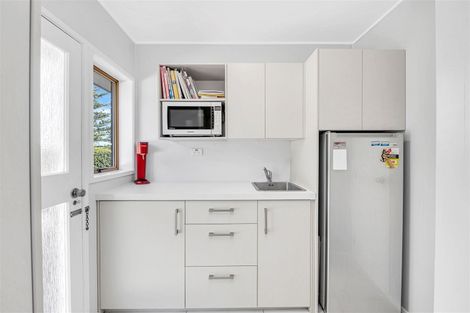 Photo of property in 9 Serrita Avenue, Sunnyhills, Auckland, 2010