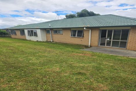 Photo of property in 16 Loughinisland Place, Weymouth, Auckland, 2103