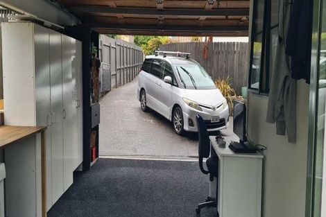 Photo of property in 2/224 Forrest Hill Road, Forrest Hill, Auckland, 0620