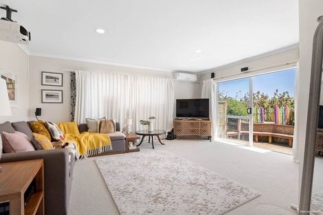 Photo of property in 22 John Brooke Crescent, East Tamaki Heights, Auckland, 2016