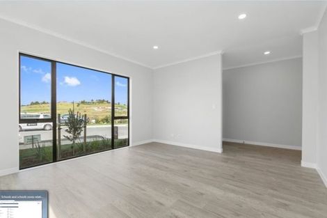 Photo of property in 104 Godfrey Drive, Orewa, 0931