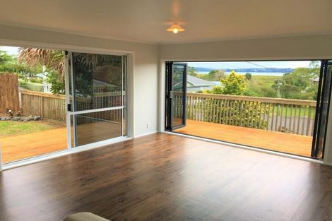Photo of property in 69a Totara Road, Te Atatu Peninsula, Auckland, 0610