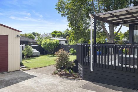 Photo of property in 16 Stonehurst Avenue, Waiuku, 2123