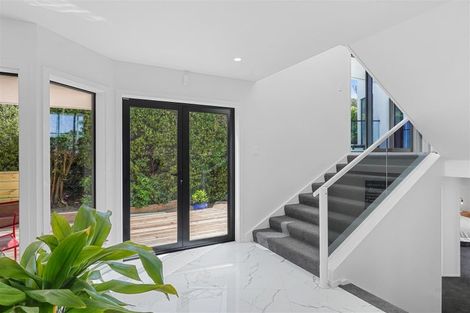 Photo of property in 2/11 Belleview Terrace, Mount Pleasant, Christchurch, 8081