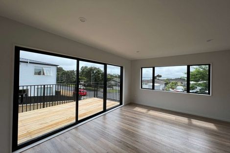 Photo of property in 20a Pipitea Place, Massey, Auckland, 0614