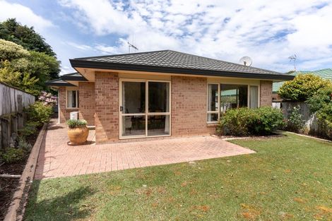 Photo of property in 1b Kereru Bend, Tawa, Wellington, 5028