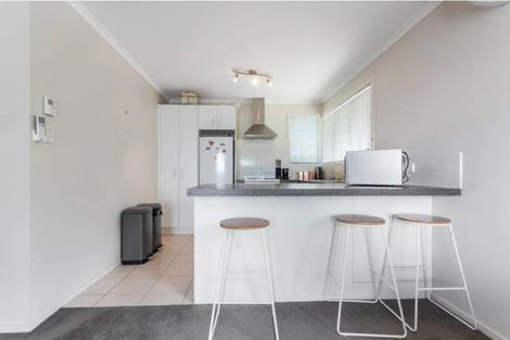 Photo of property in 11 Fairlea Road, Te Atatu South, Auckland, 0610