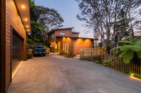 Photo of property in 410a Scenic Drive, Waiatarua, Auckland, 0612
