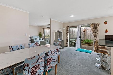 Photo of property in 6 Reybert Place, Massey, Auckland, 0614