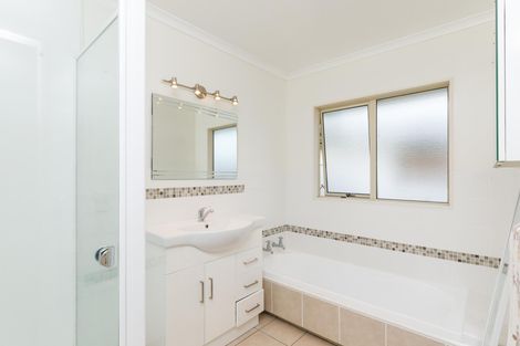 Photo of property in 1 Lancewood Lane, Roslyn, Palmerston North, 4414