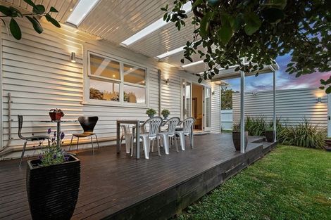 Photo of property in 1 Mickle Street, Te Atatu South, Auckland, 0610