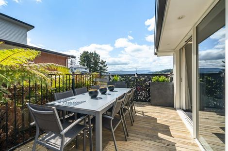 Photo of property in 32 King Charles Drive, Kingsley Heights, Upper Hutt, 5018