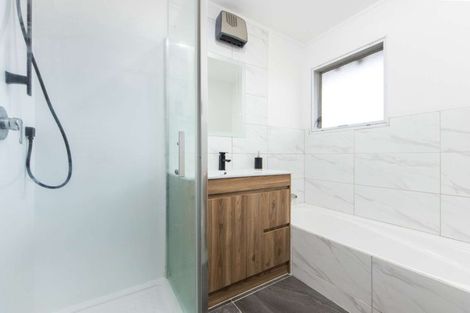 Photo of property in 3/124 Hutchinson Avenue, New Lynn, Auckland, 0600