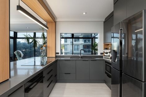 Photo of property in 21 Maunganui Road, Mount Maunganui, 3116